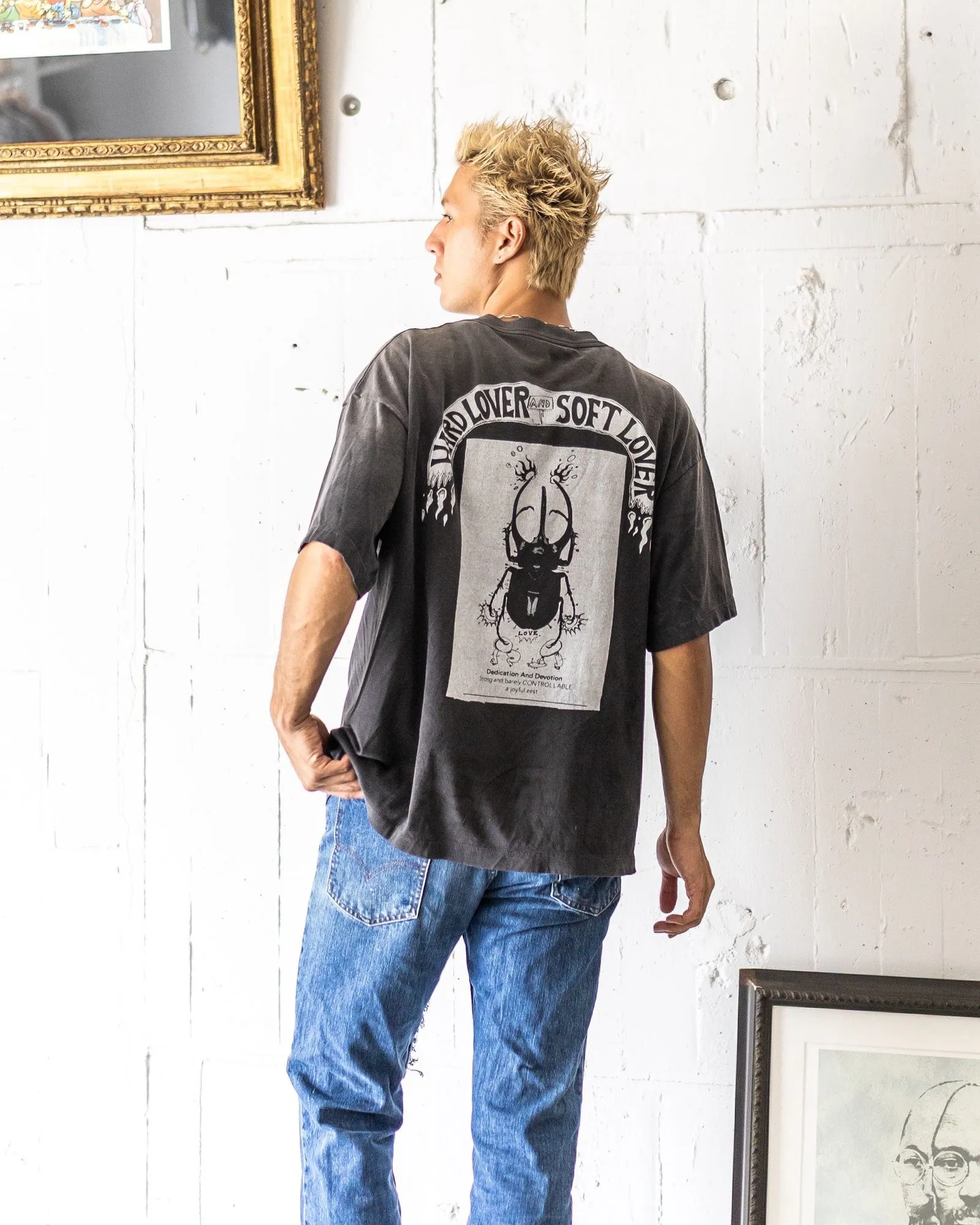 SAINT Mxxxxxx SS TEE/THE ETERNAL/BLK Latest Skeleton Beetle Distressed Sulfur Dyeing Retro Short Sleeves Washed Black S-XL Garment Dyeing Rewashed for Distressed Horse Replacement Faded Top Printing Technology Simulates Natural Distressed Style Really Correct Version Original Consistent Main Mark/Washed Mark/Angel Anti-Counterfeiting Mark